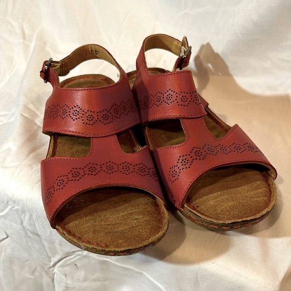 Comfort Wave Sloane Red Leather Mary Jane Sandals with Straps and Buckles W 6.5 - Picture 2 of 8